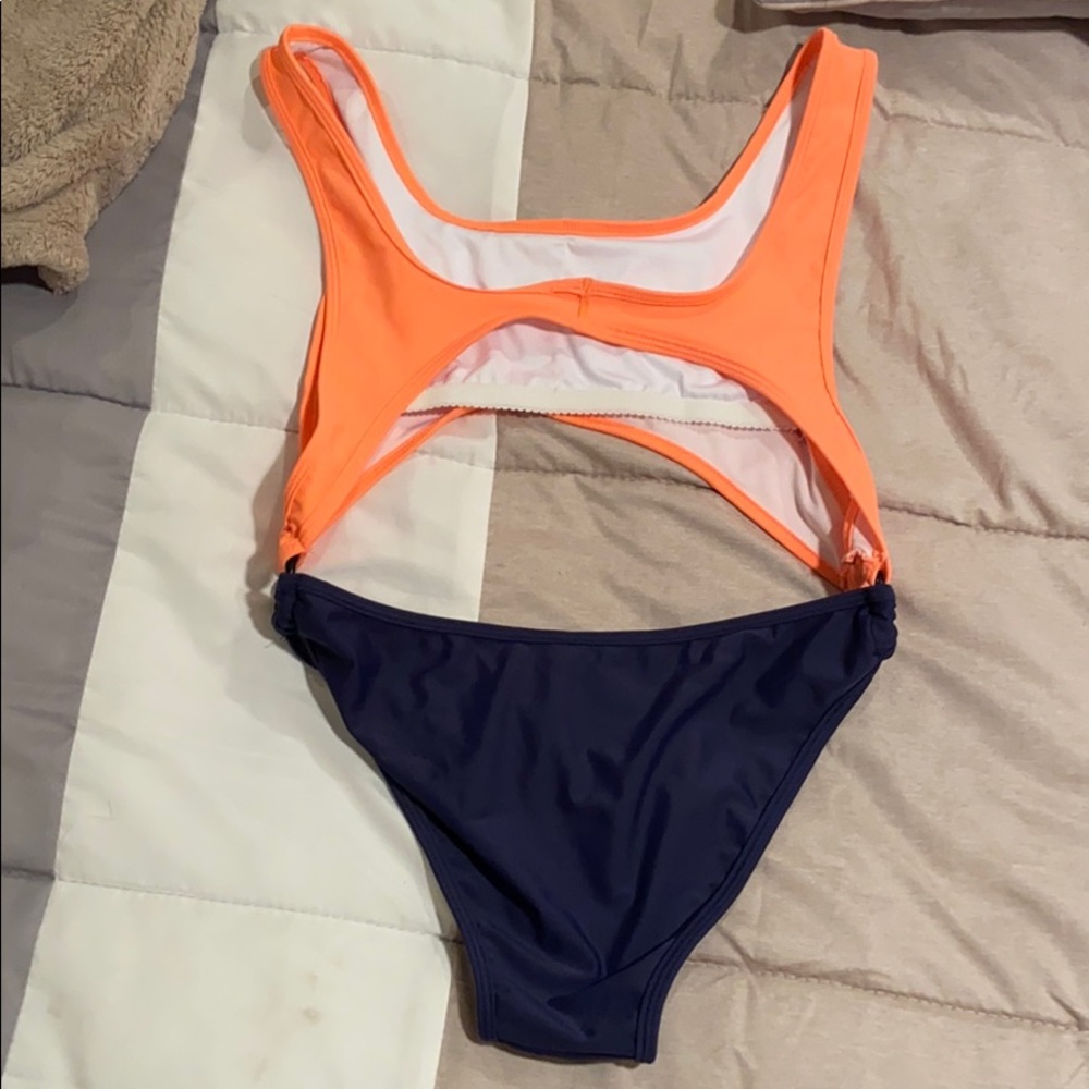 Bathing suit - Picture 4 of 5